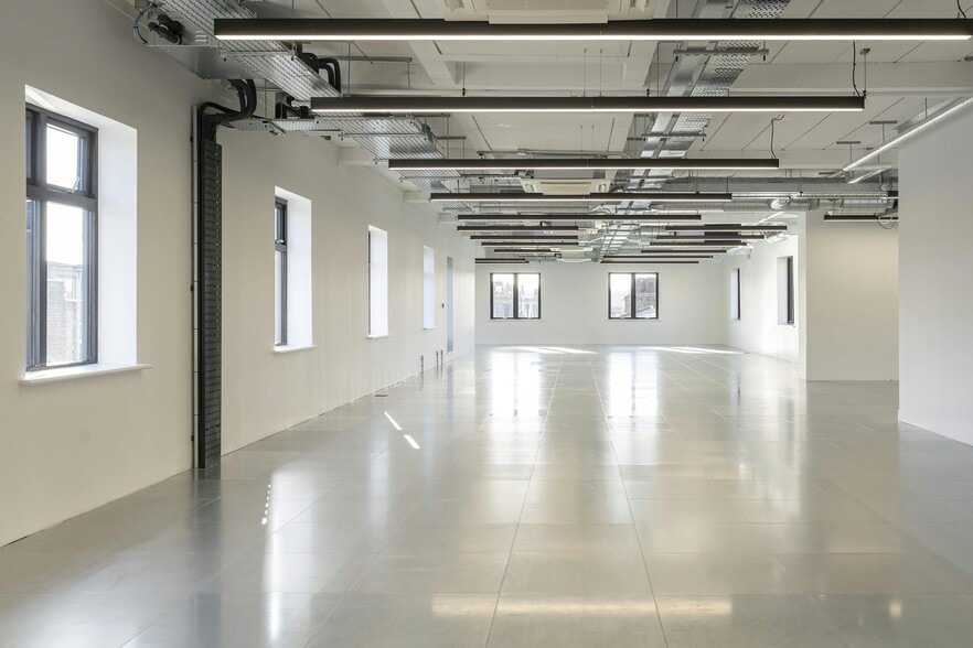 1-1C Broughton St, London to rent - Building Photo - Image 2 of 12