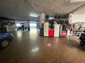 Retail in Montcada i Reixac, Barcelona to rent Interior Photo- Image 2 of 18