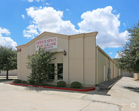 214 Bob Bullock Loop, Laredo, TX for sale Primary Photo- Image 1 of 1