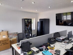 2-4 Pioneer Way, Lincoln to rent Interior Photo- Image 2 of 4