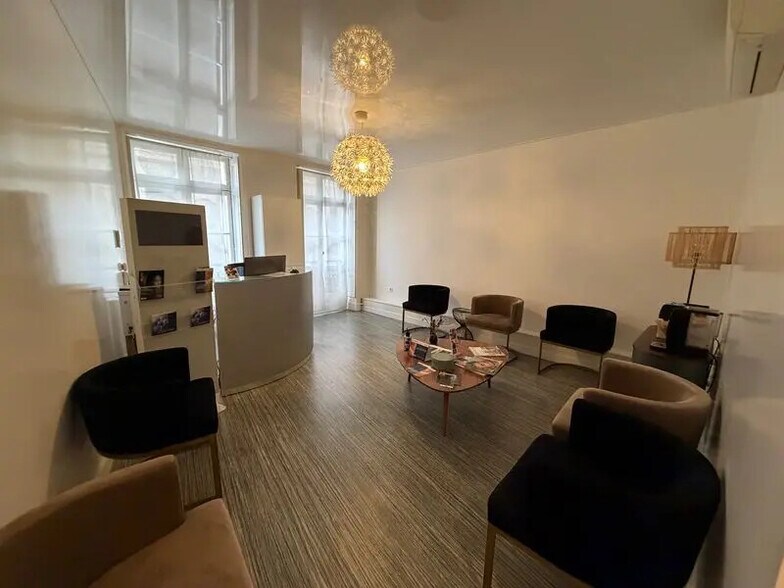 Office in Bordeaux to rent - Interior Photo - Image 1 of 4