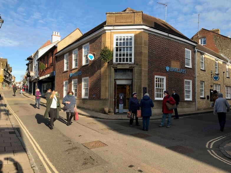 61 Cheap St, Sherborne to rent - Primary Photo - Image 1 of 3