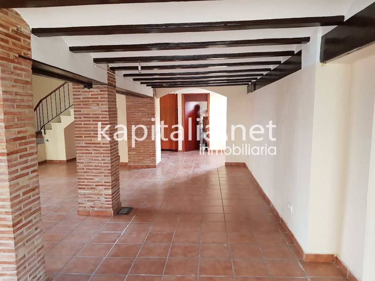 Retail in Ontinyent, Valencia to rent Interior Photo- Image 1 of 6
