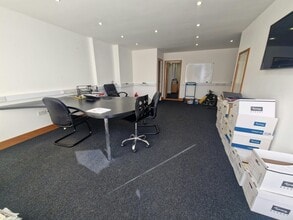 25 London Rd, Waterlooville to rent Interior Photo- Image 1 of 3