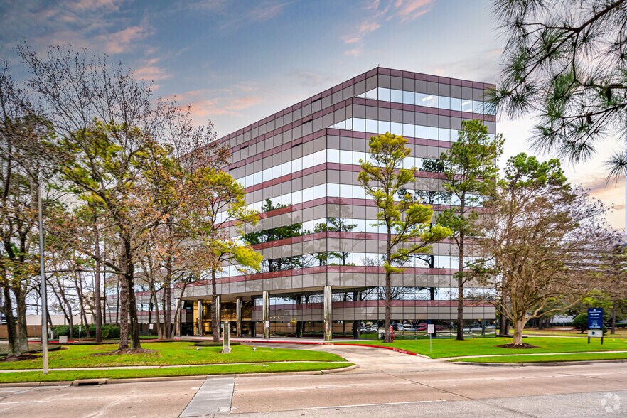 15710 John F Kennedy Blvd, Houston, TX for rent - Building Photo - Image 1 of 12