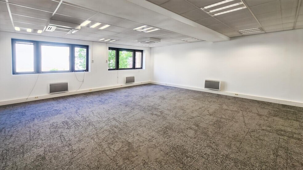 Office in Neuilly-sur-Seine to rent - Building Photo - Image 1 of 9
