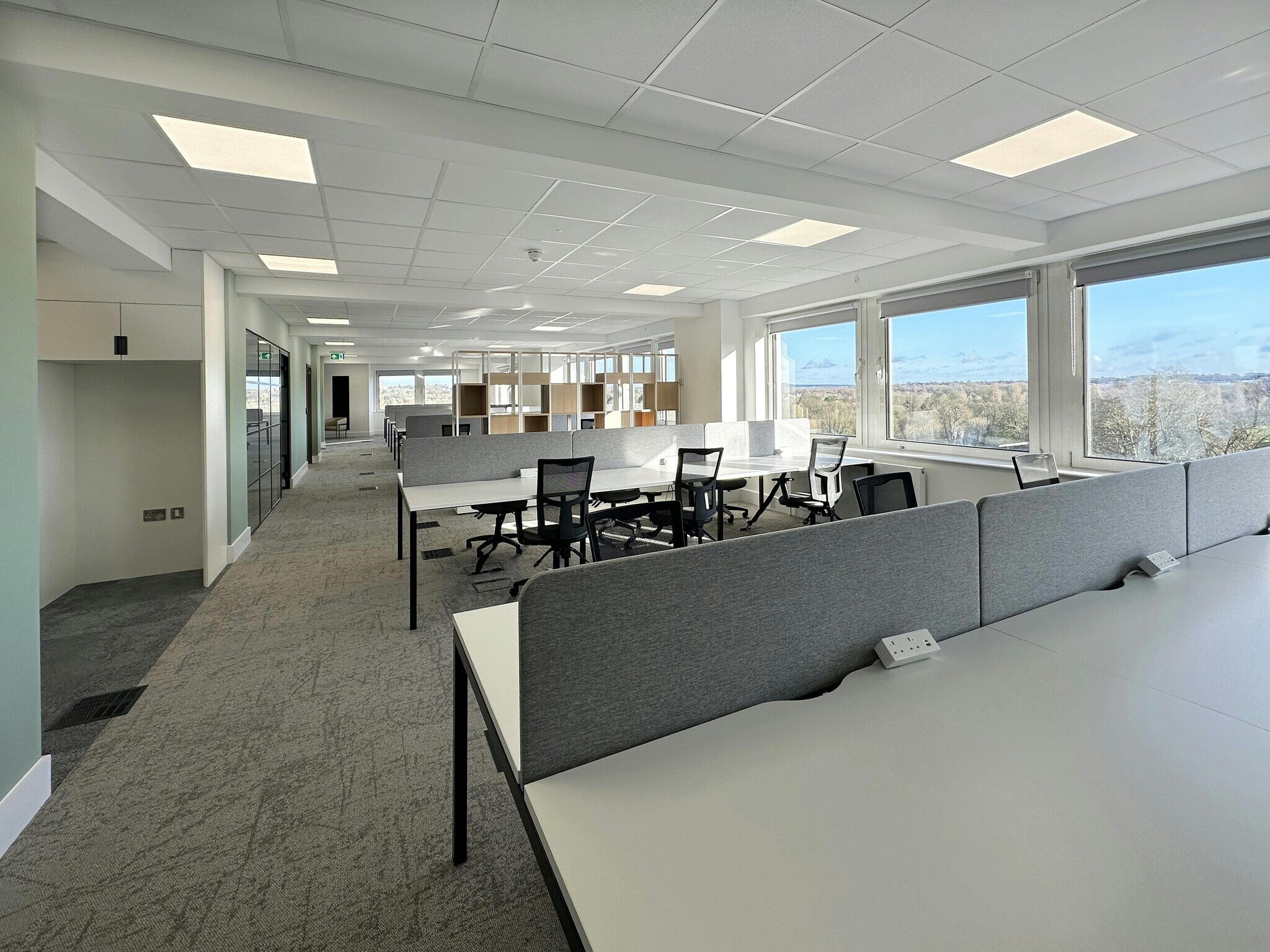 Reading Bridge, Reading to rent Interior Photo- Image 1 of 11