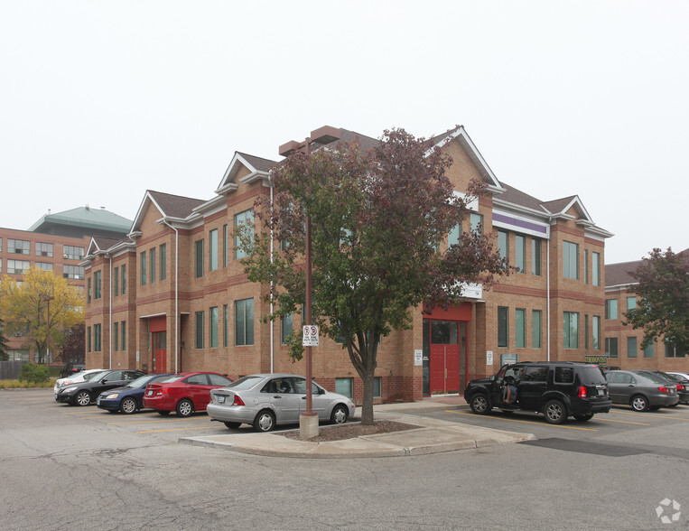 247 N Service Rd W, Oakville, ON for rent - Primary Photo - Image 1 of 2