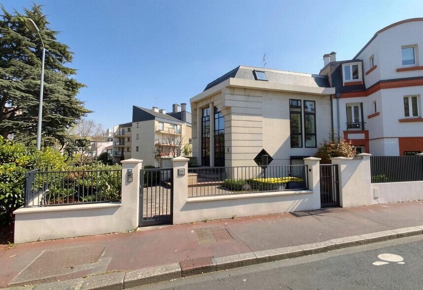 Office in Suresnes to rent - Building Photo - Image 3 of 14