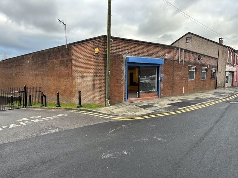 1 School Ln, Rochdale for rent - Building Photo - Image 1 of 3