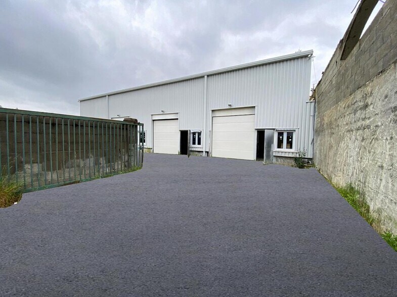 Light Industrial in Saint-Genis-Laval for sale - Building Photo - Image 3 of 3