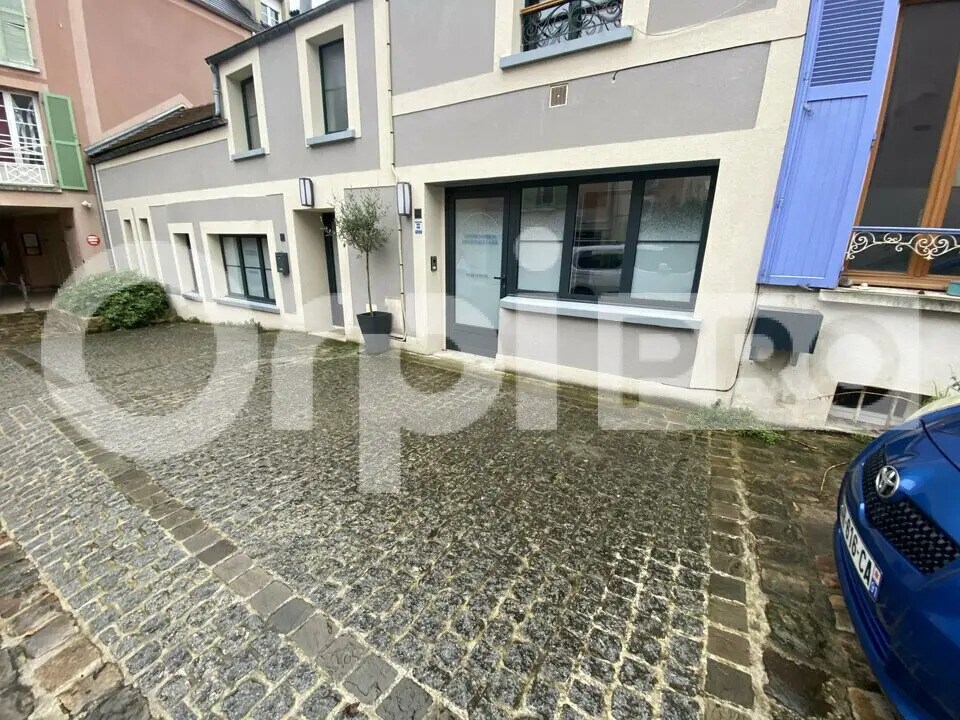 Light Industrial in Palaiseau to rent Building Photo- Image 1 of 12