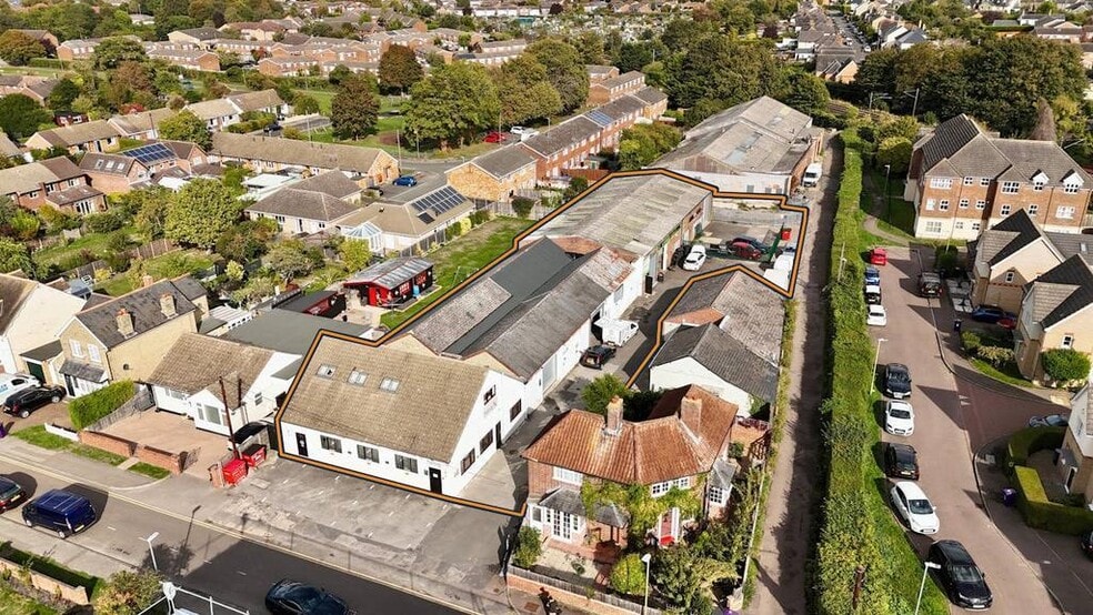 11 Lower Gower Rd, Royston for sale - Building Photo - Image 2 of 16