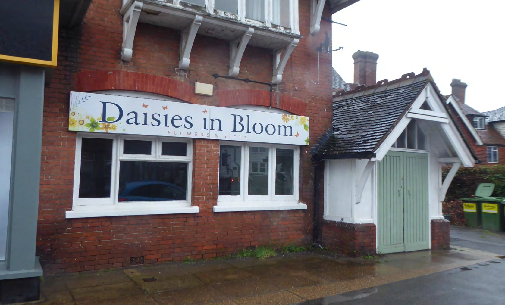 High St, Hawkhurst to rent Building Photo- Image 1 of 3