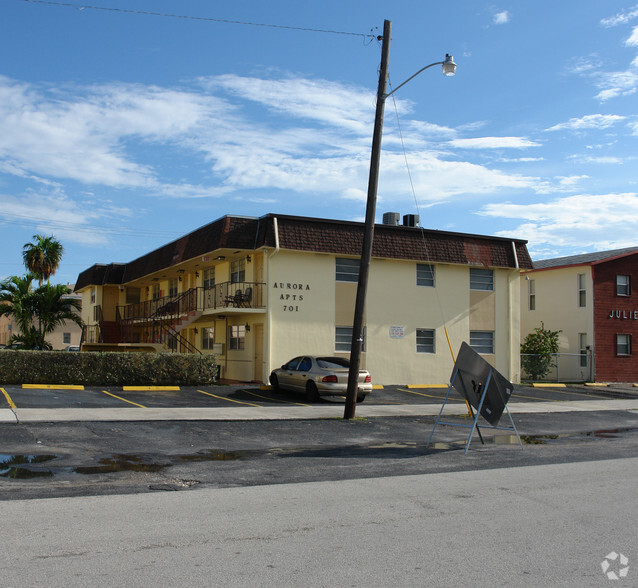 701 NE 8th St, Hallandale Beach, FL for sale - Building Photo - Image 2 of 8