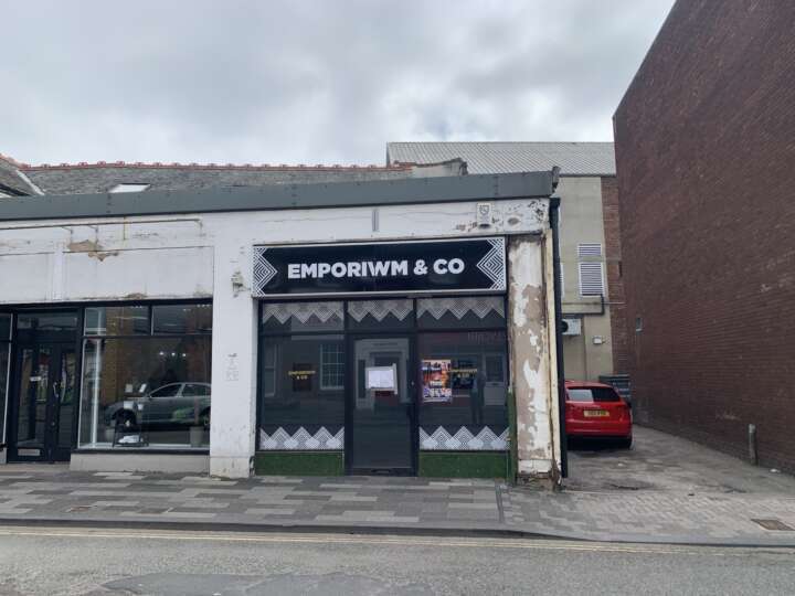 2 King St, Wrexham to rent Building Photo- Image 1 of 1