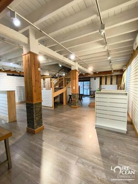 Retail in Nantes to rent - Building Photo - Image 3 of 15