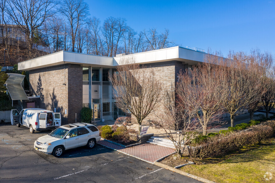 77 Tarrytown Rd, White Plains, NY for rent - Building Photo - Image 1 of 7