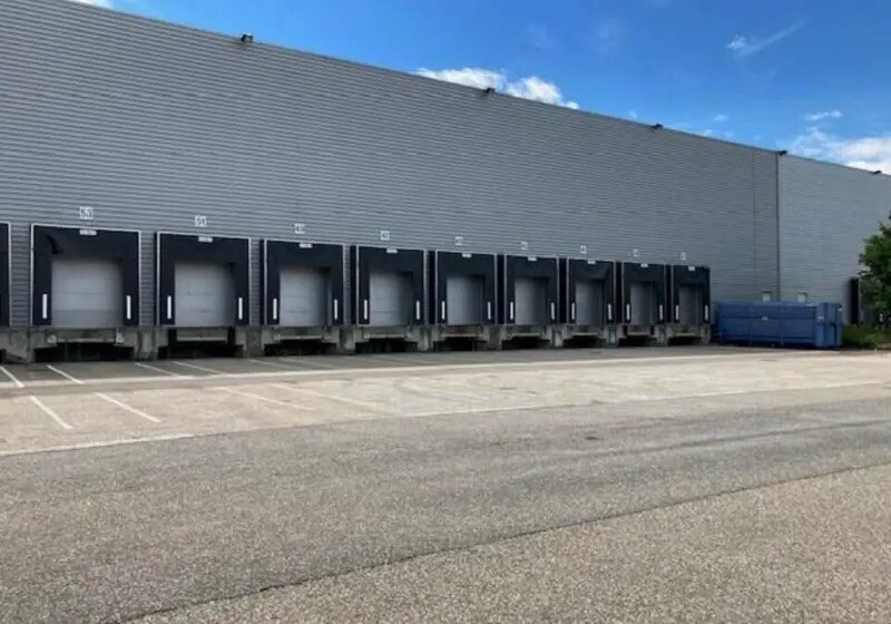 Industrial in Mions to rent - Building Photo - Image 1 of 3