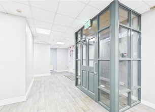 53 Main St, Newry to rent Interior Photo- Image 2 of 5