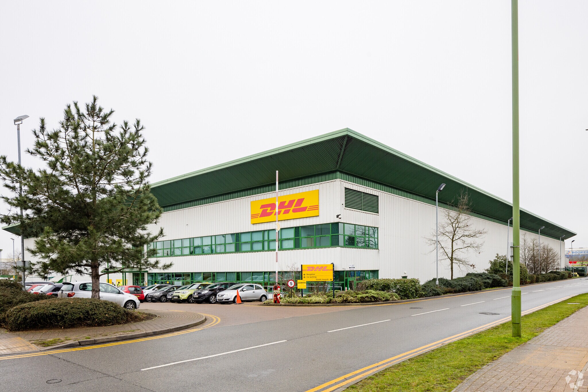 Gypsy Moth Ave, Hatfield for sale Primary Photo- Image 1 of 1