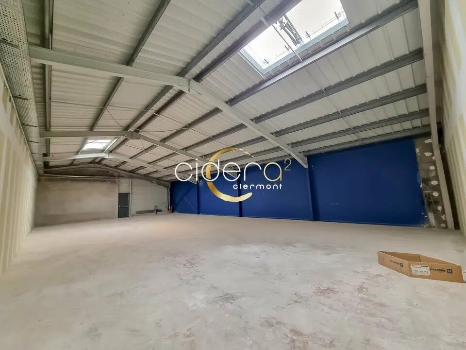 Location Commerce 211 m² - Photo 1