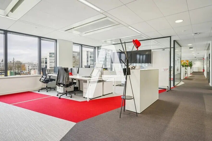 Office in Rungis to rent - Building Photo - Image 1 of 5