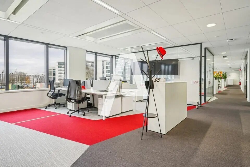 Office in Rungis to rent Building Photo- Image 1 of 6