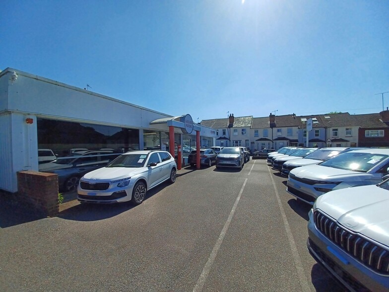 20 Waterloo Rd, Aldershot for sale - Building Photo - Image 2 of 9