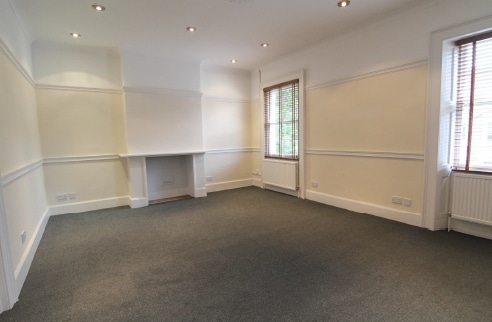 8 Bath Rd, Swindon to rent - Interior Photo - Image 3 of 5
