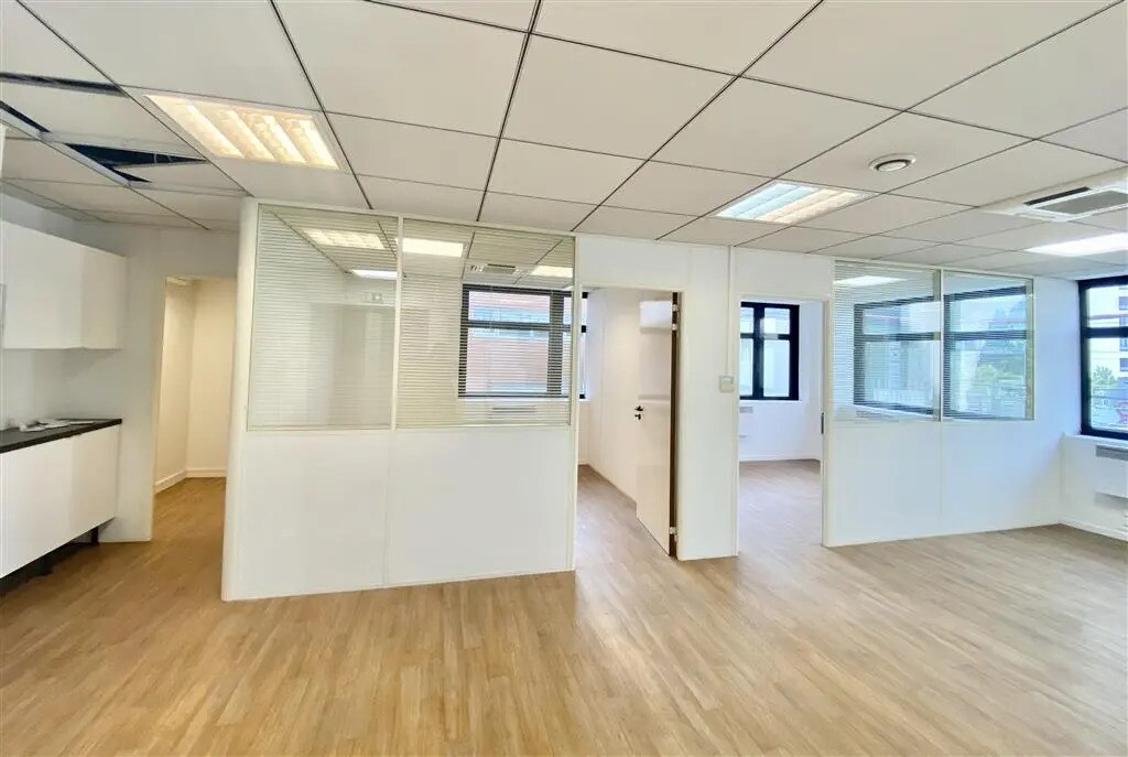 Office in Issy-les-Moulineaux to rent Building Photo- Image 1 of 9