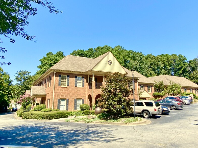 1776 Old Spring House Ln, Dunwoody, GA for rent - Primary Photo - Image 1 of 23