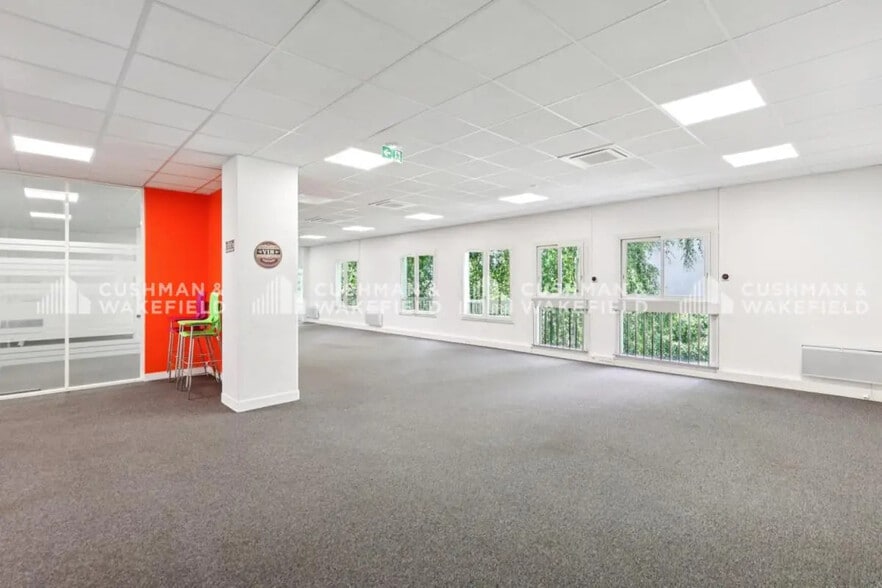 Office in Levallois-Perret to rent - Building Photo - Image 2 of 11