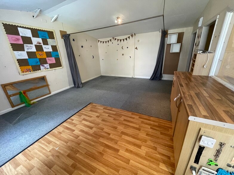 9 Station Rd, Farnborough to rent - Building Photo - Image 3 of 5