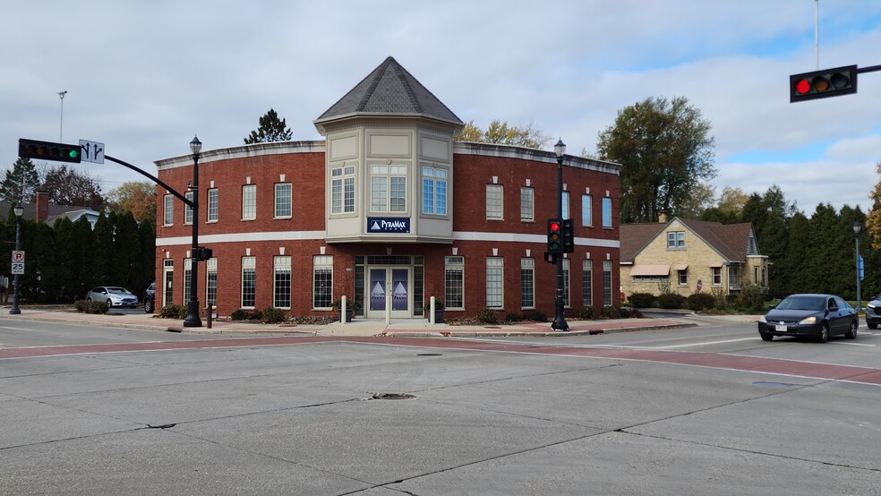 1150 Washington St, Grafton, WI for rent - Building Photo - Image 1 of 7