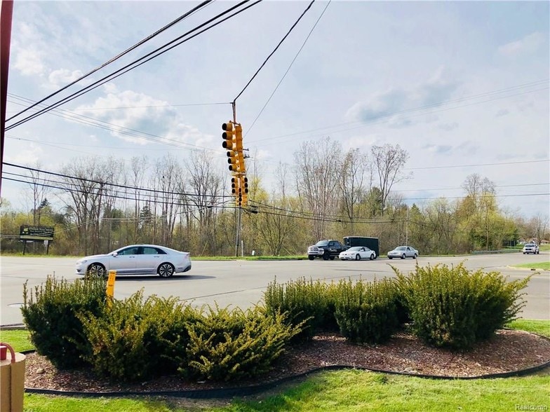 Irish & Davison Rd, Davison, MI for sale - Primary Photo - Image 1 of 1