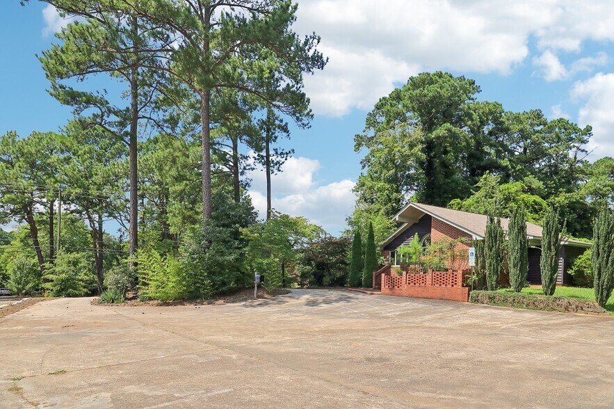 1007 Carthage St, Sanford, NC for sale - Building Photo - Image 3 of 25