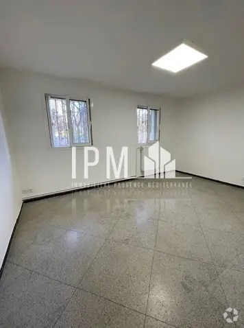 Office / Medical in Marseille to rent Interior Photo- Image 1 of 3