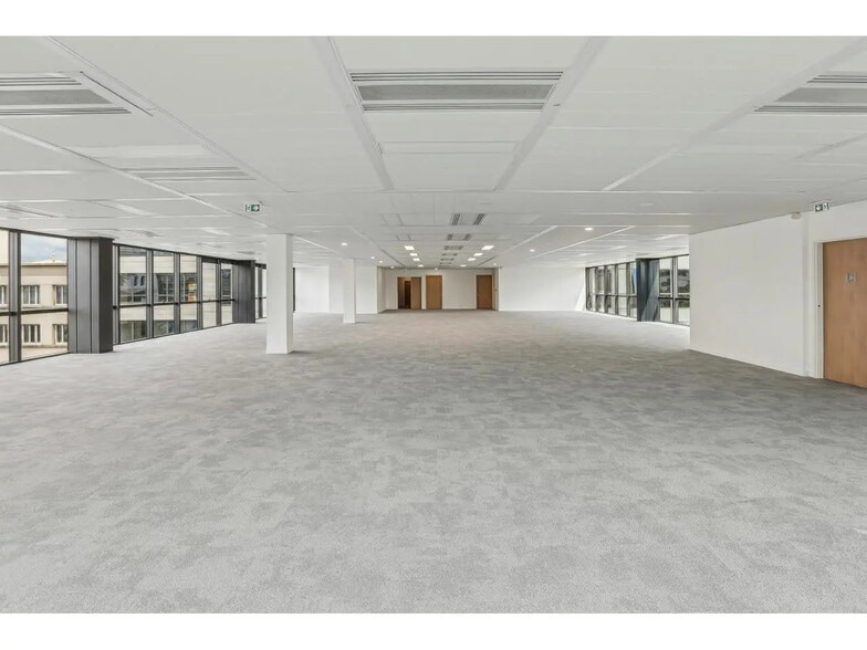 41-43 Rue De Villiers, Neuilly-sur-Seine to rent - Building Photo - Image 2 of 56