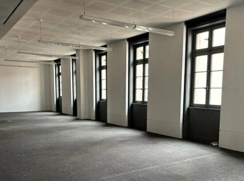 Office in Lyon to rent - Building Photo - Image 3 of 14