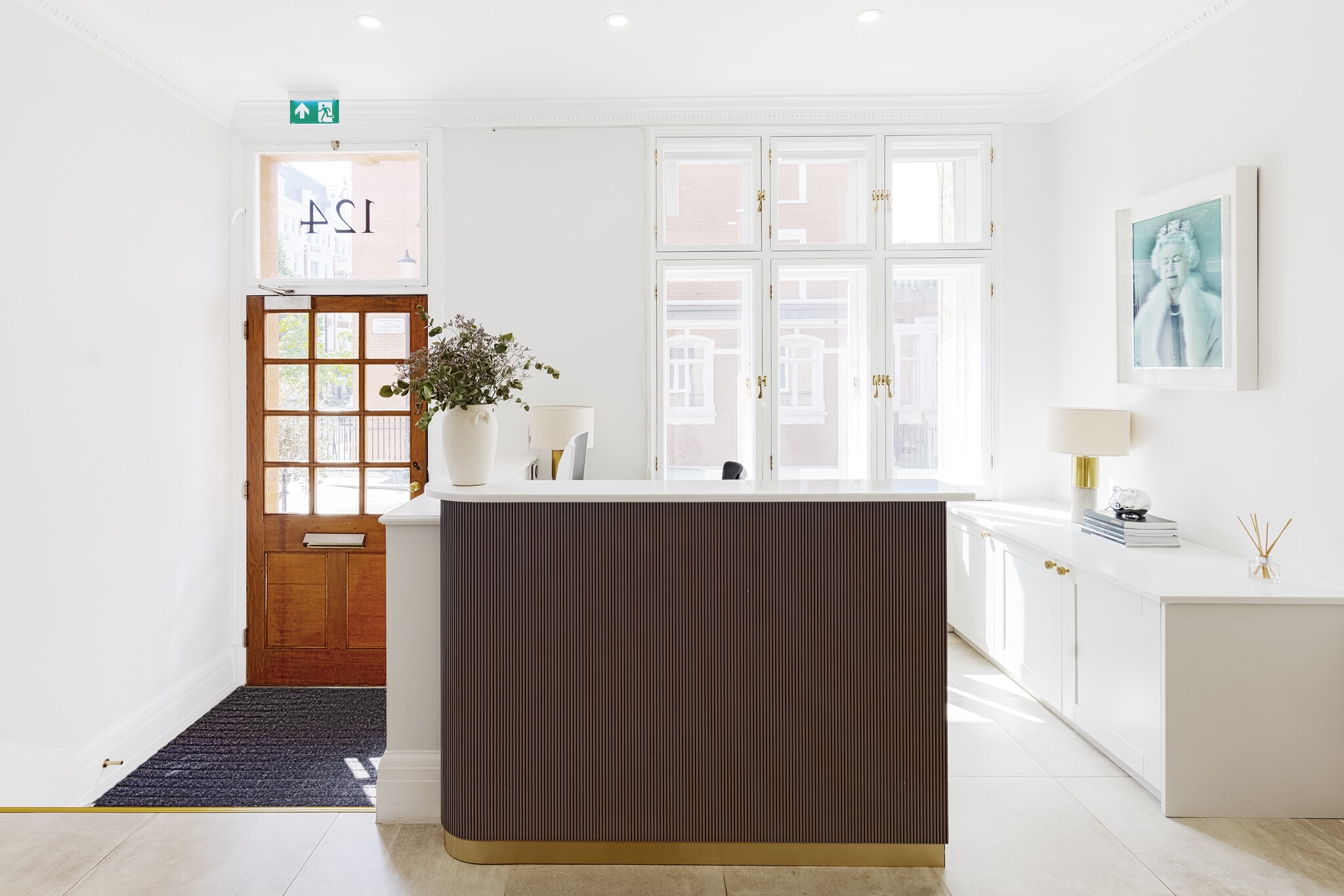 124 Sloane St, London to rent Interior Photo- Image 1 of 7