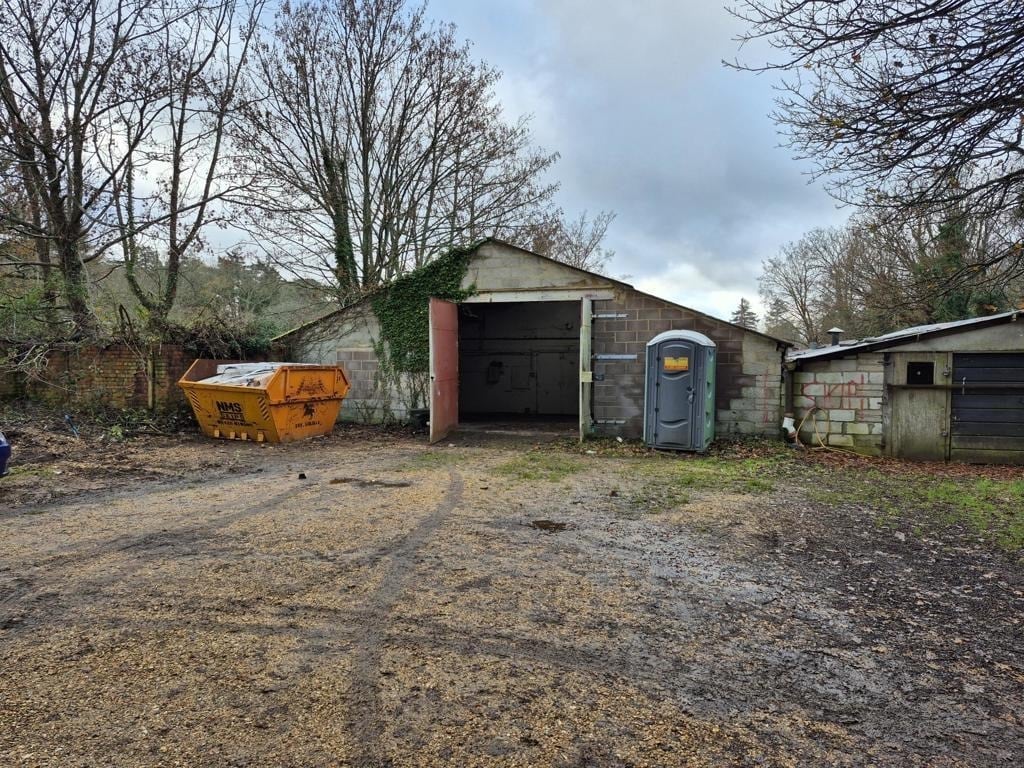 Lyndhurst Rd, Christchurch to rent Building Photo- Image 1 of 20