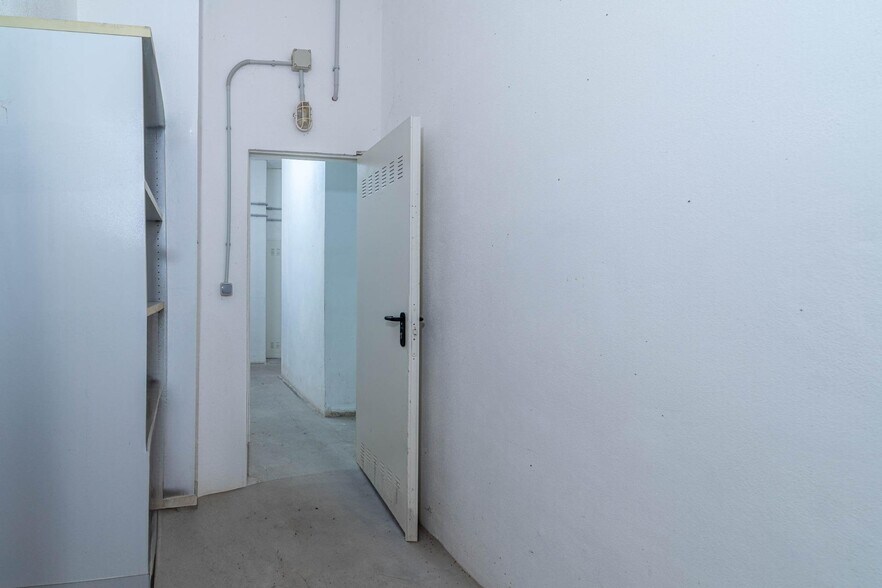 Calle Alberto Durero, SEVILLA, Sevilla for sale - Building Photo - Image 3 of 16