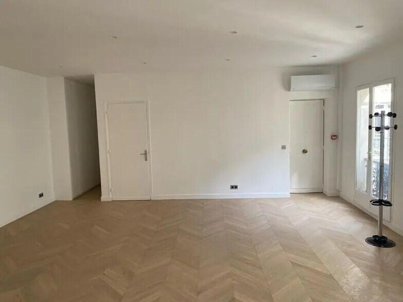 Office in Paris for sale - Interior Photo - Image 3 of 7