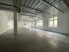 Light Industrial in Chevilly-Larue to rent Interior Photo- Image 2 of 4