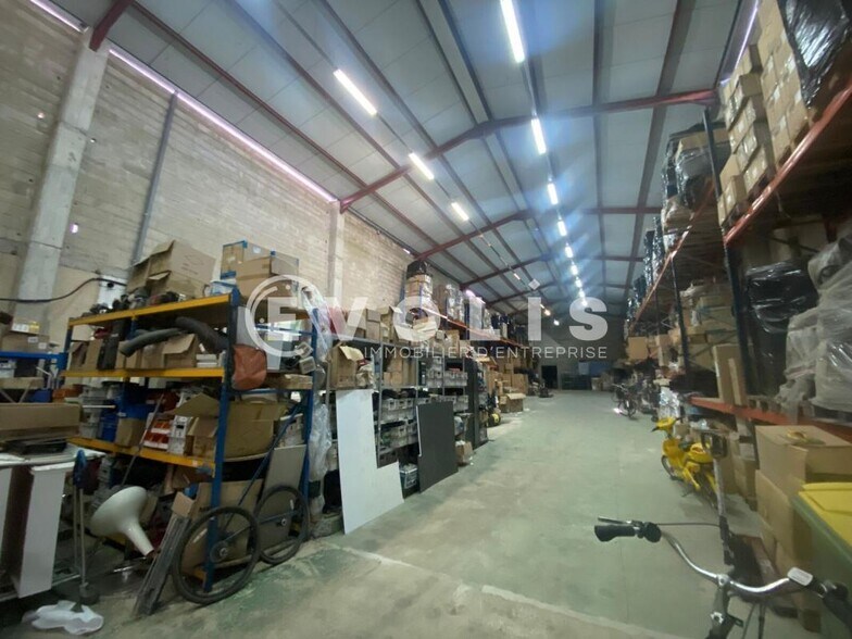 Light Industrial in Bagnolet for sale - Interior Photo - Image 2 of 16