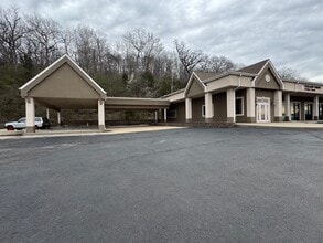 7400-7440 NW River Park Dr, Parkville, MO to rent Building Photo- Image 2 of 11