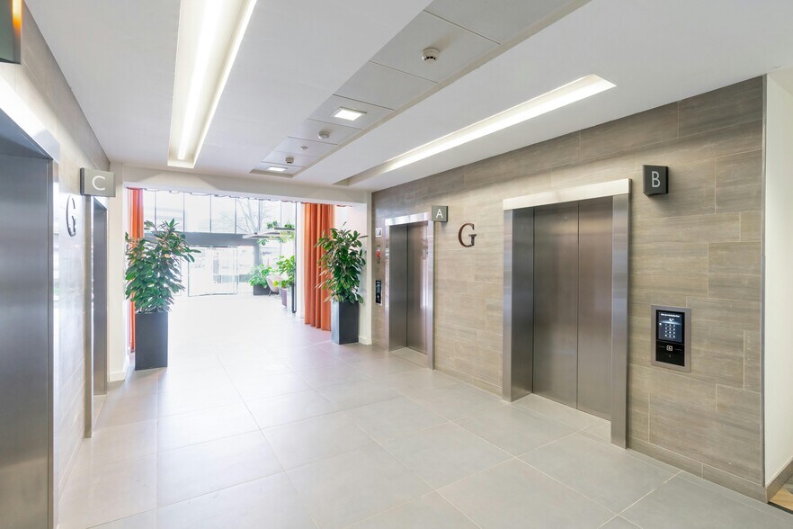 Chester Rd, Manchester to rent - Interior Photo - Image 2 of 15