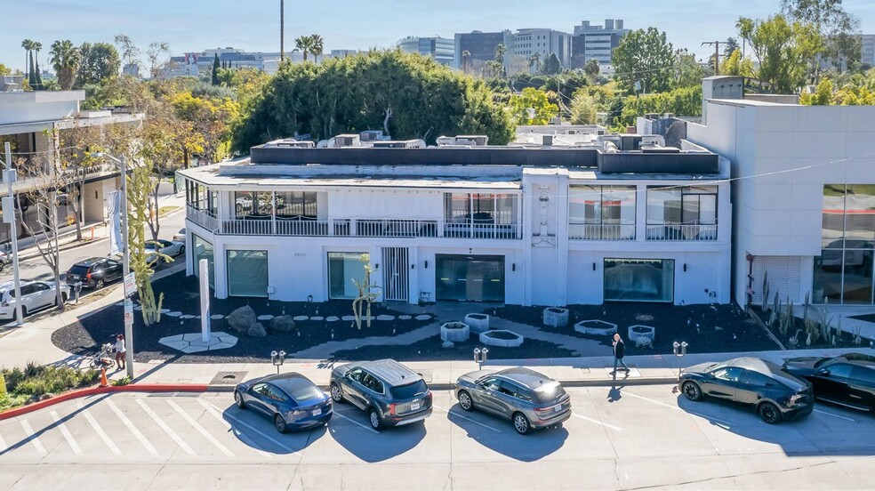 8670-8672 Melrose Ave, West Hollywood, CA for rent - Building Photo - Image 3 of 5