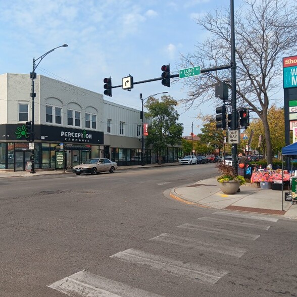 7000-20 N Clark St, Chicago, IL for rent - Building Photo - Image 2 of 8